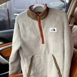 Men’s north face pullover